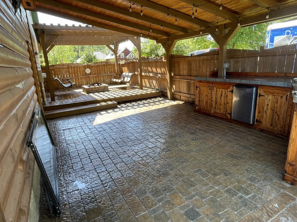 619 Westview Dr Property Photo 4