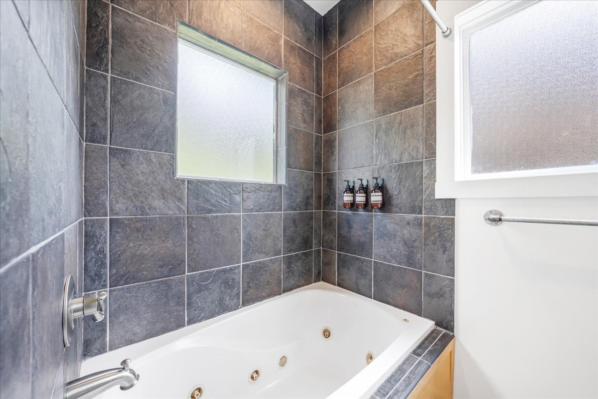 105 Sandgate Ct Property Photo 36