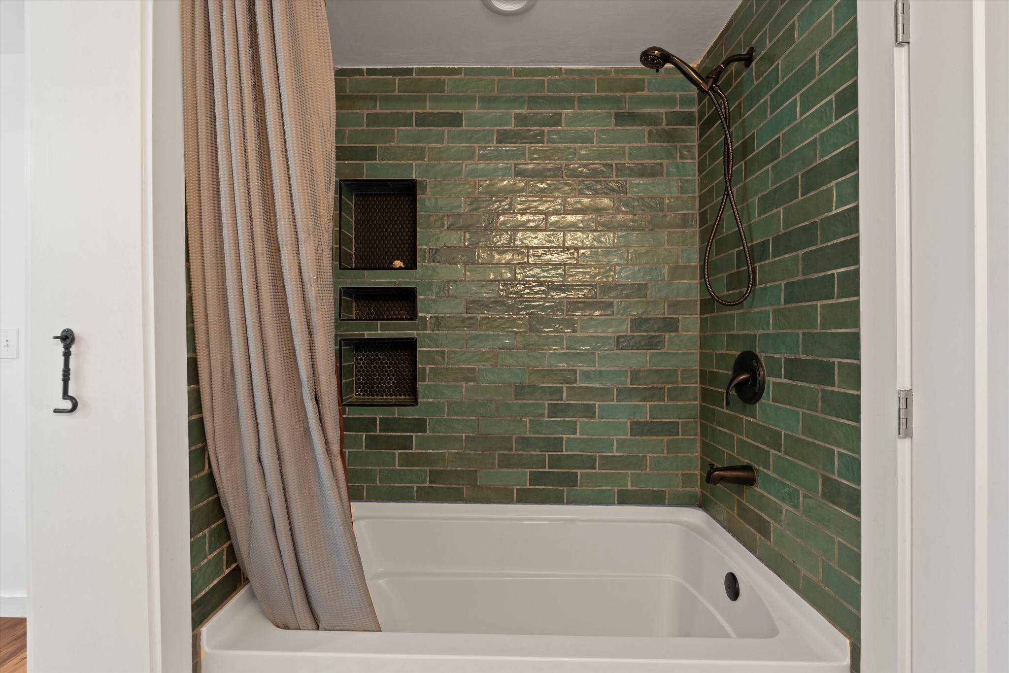 608 Creative Way Property Photo 24