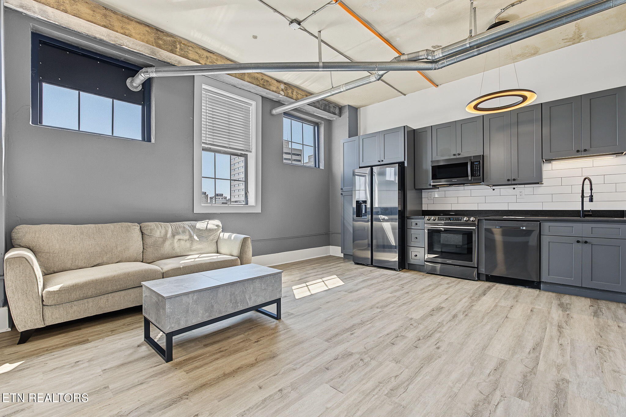 116 S Gay St Property Photo 3