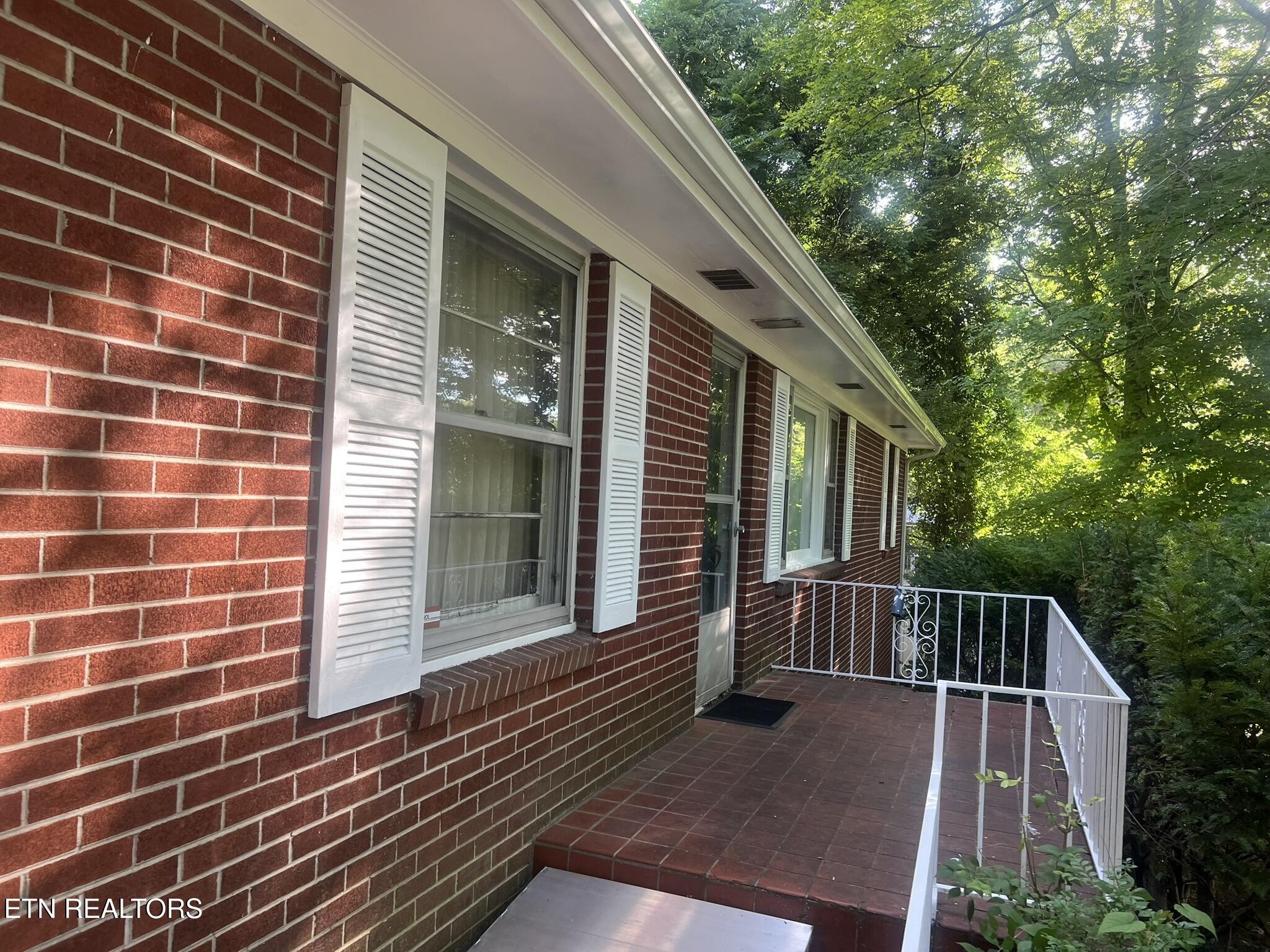 504 Hayworth Drive Property Photo 3