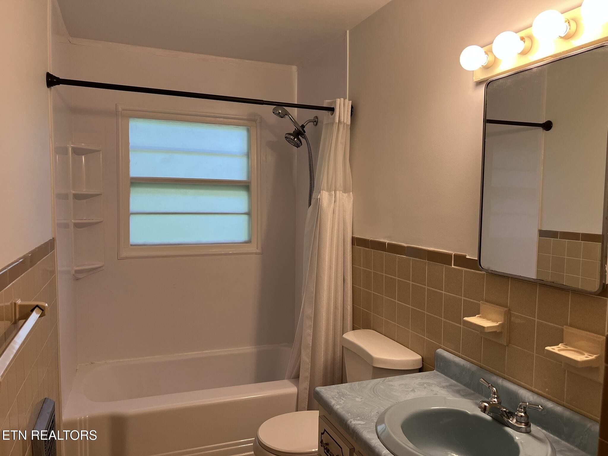 504 Hayworth Drive Property Photo 9