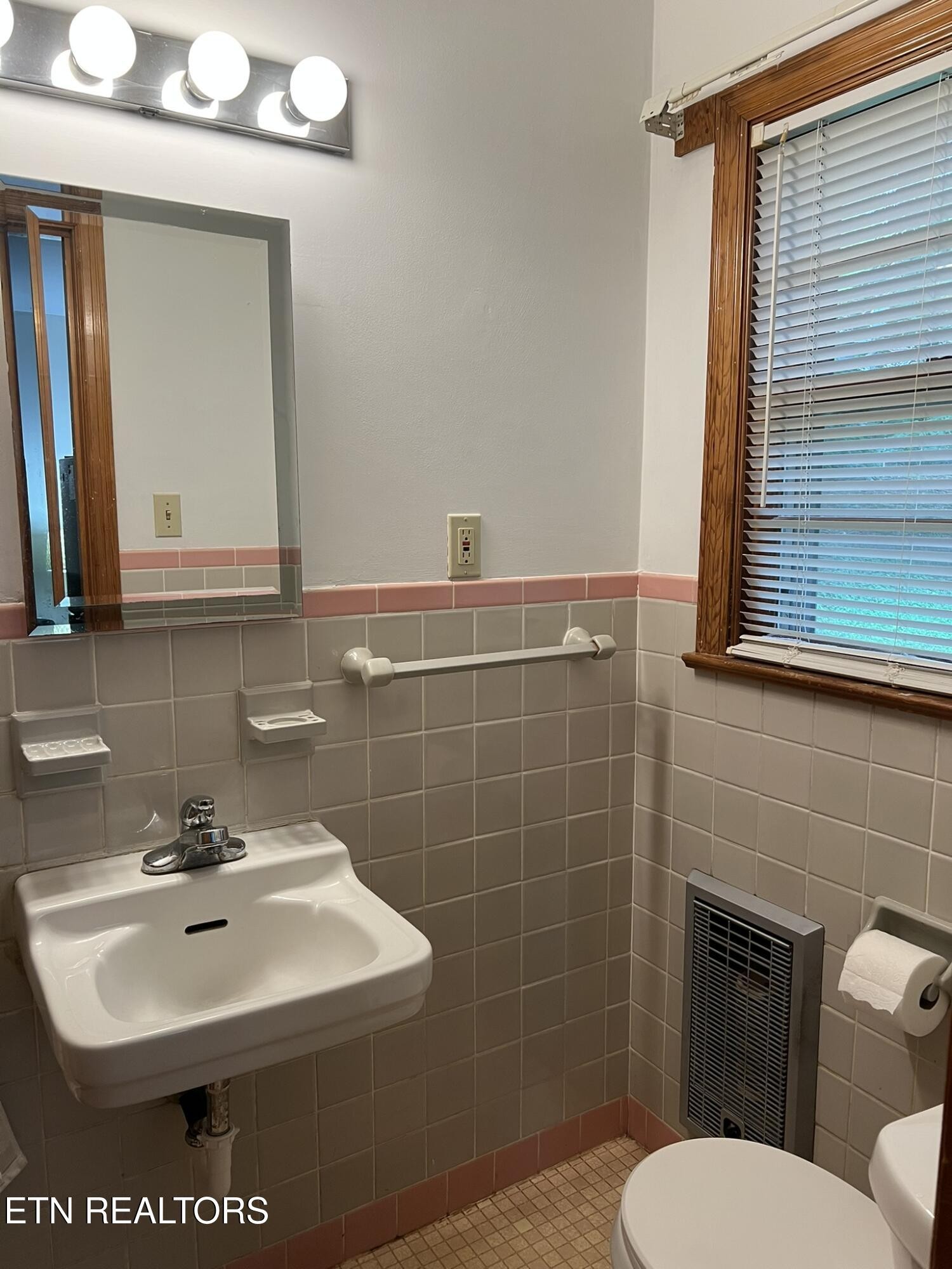 504 Hayworth Drive Property Photo 10