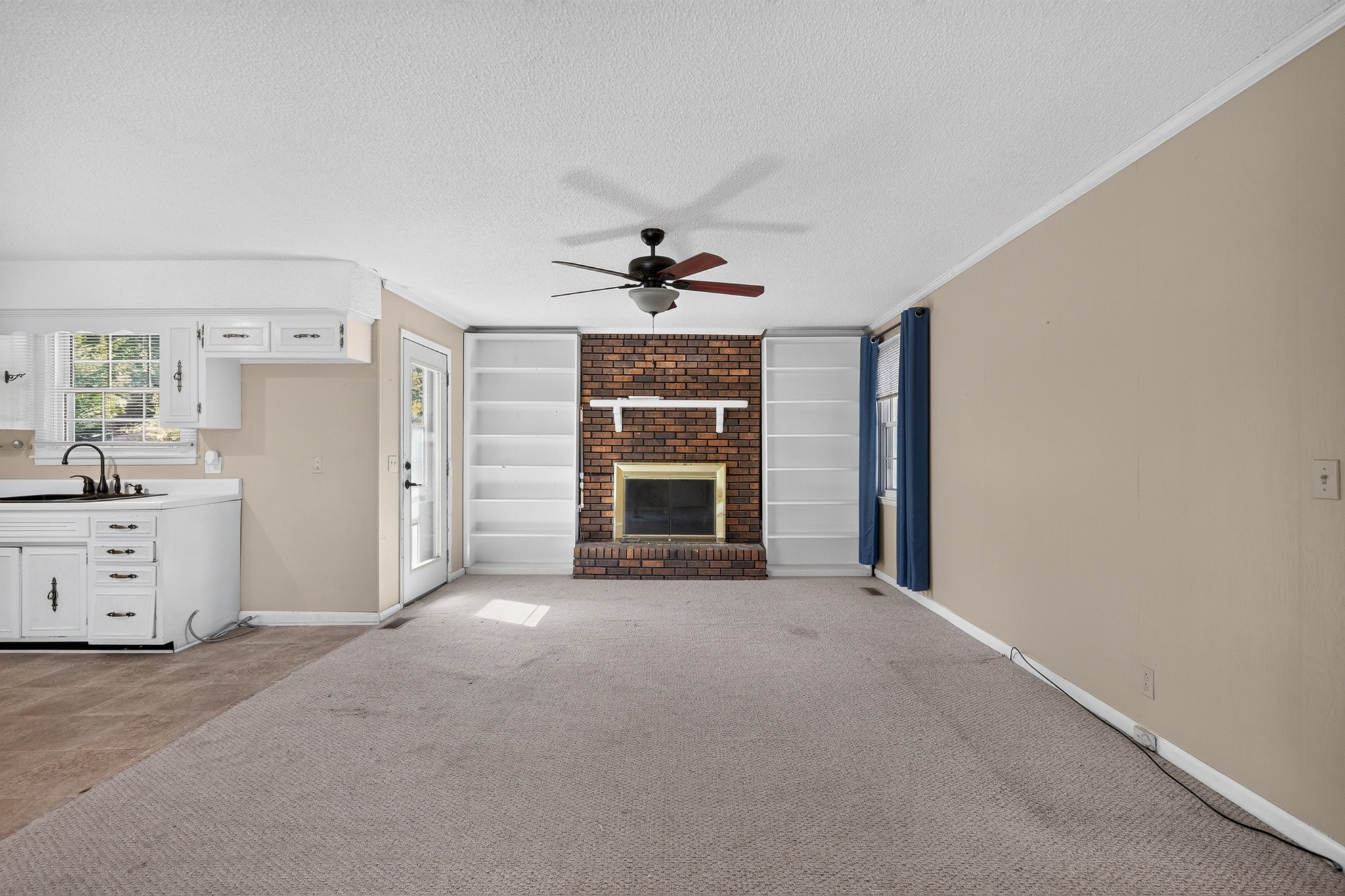 2821 Creekview Dr Property Photo 6