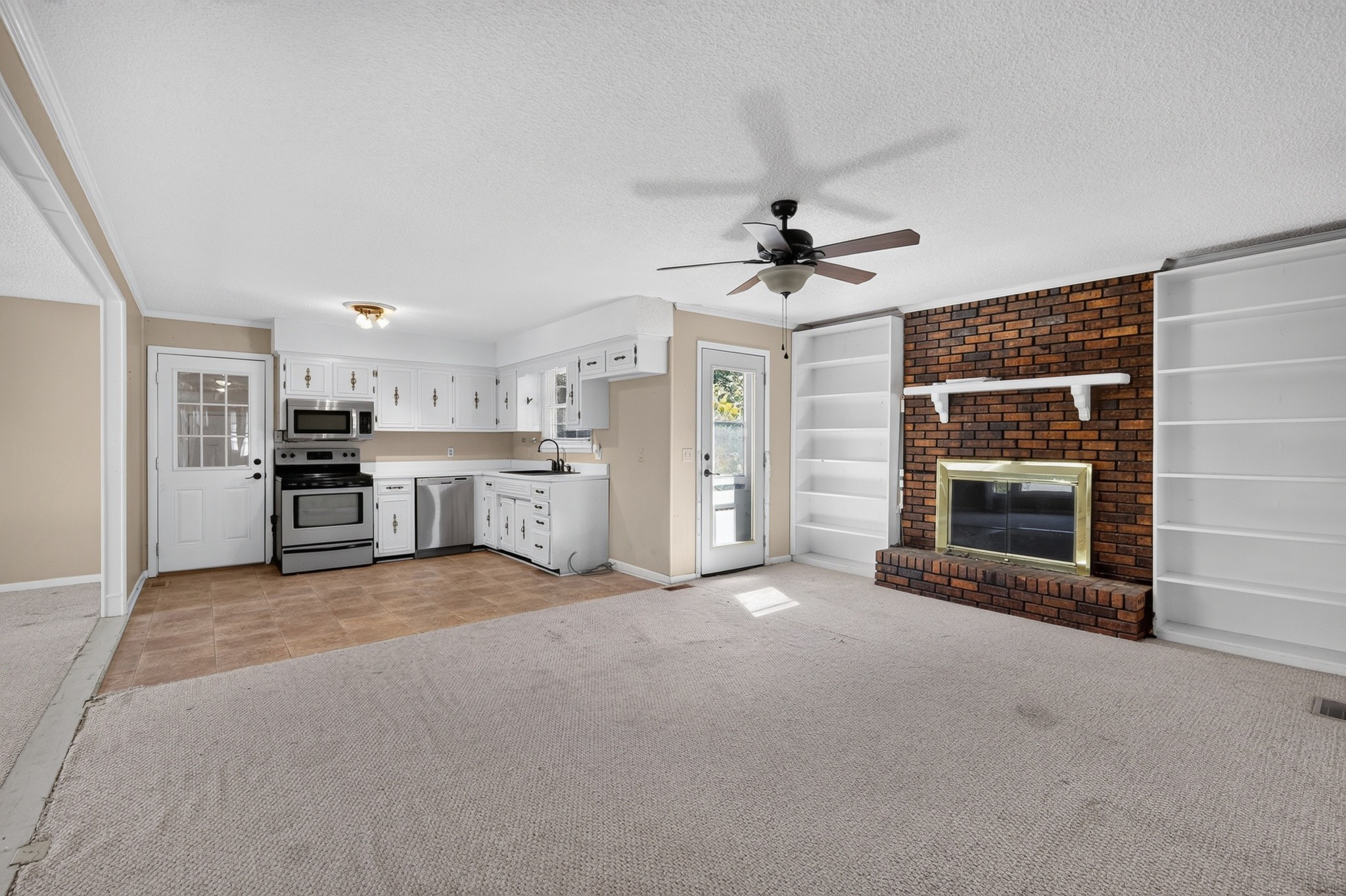 2821 Creekview Dr Property Photo 7