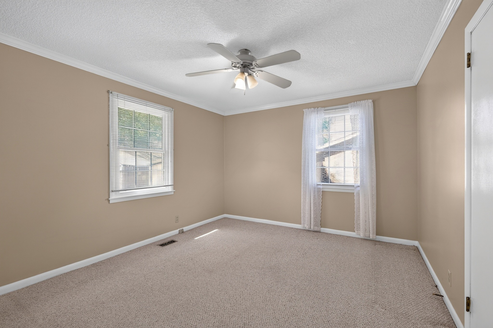 2821 Creekview Dr Property Photo 12