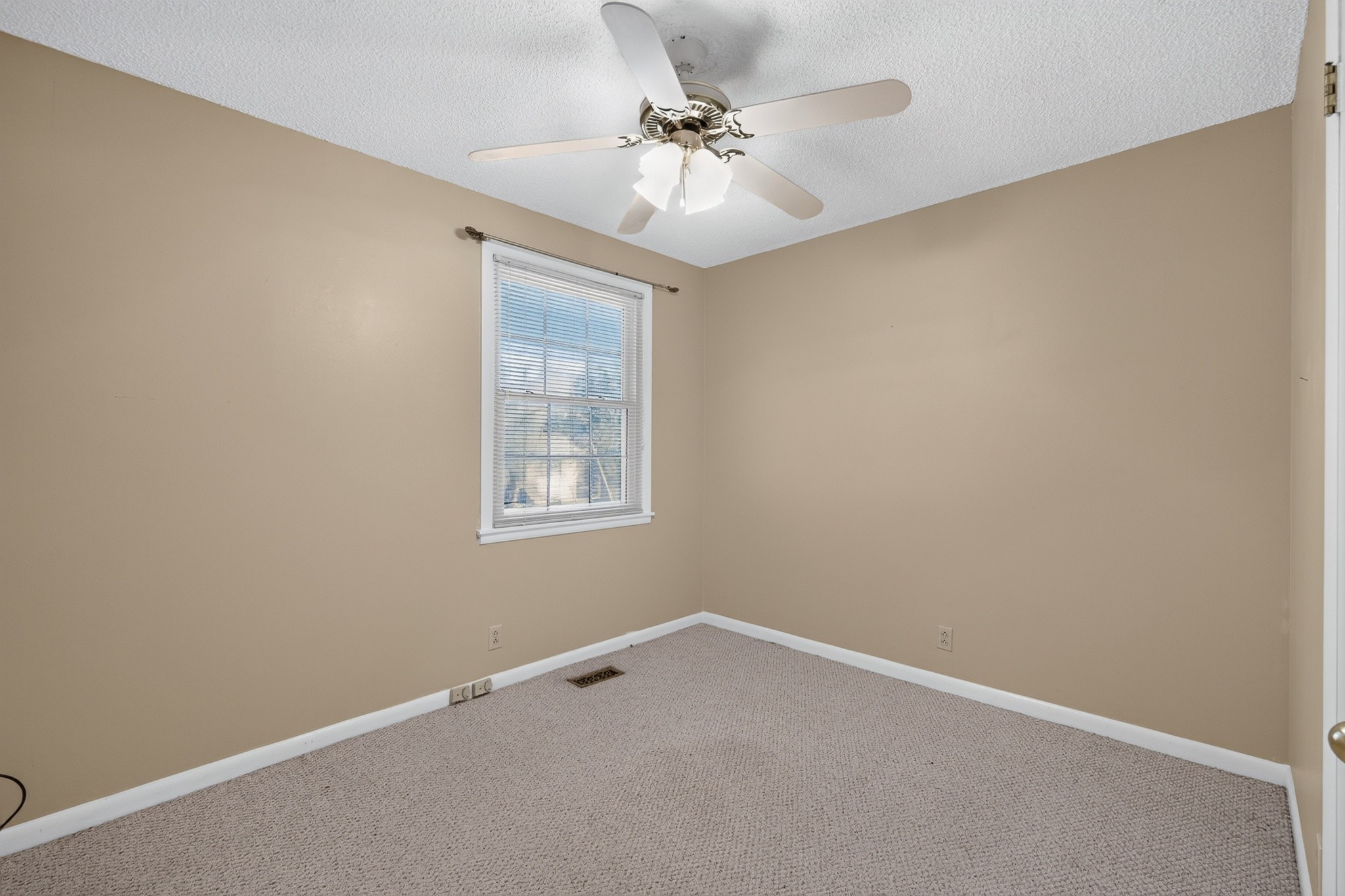 2821 Creekview Dr Property Photo 15
