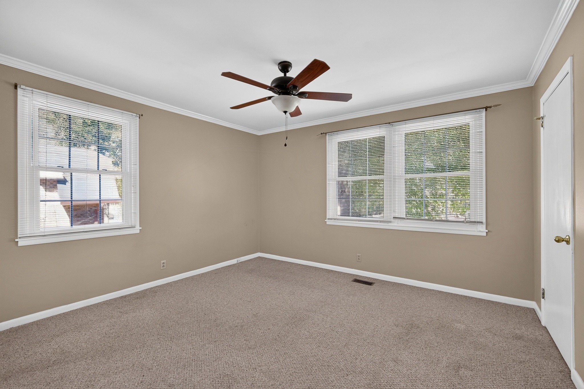 2821 Creekview Dr Property Photo 16