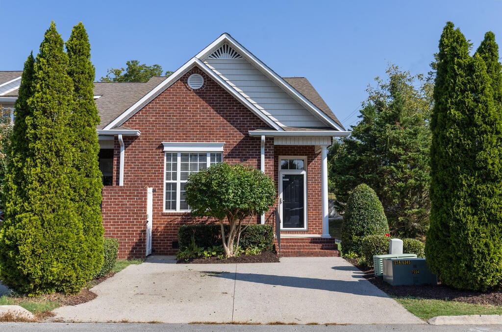 193 Saint James, W Property Photo 1