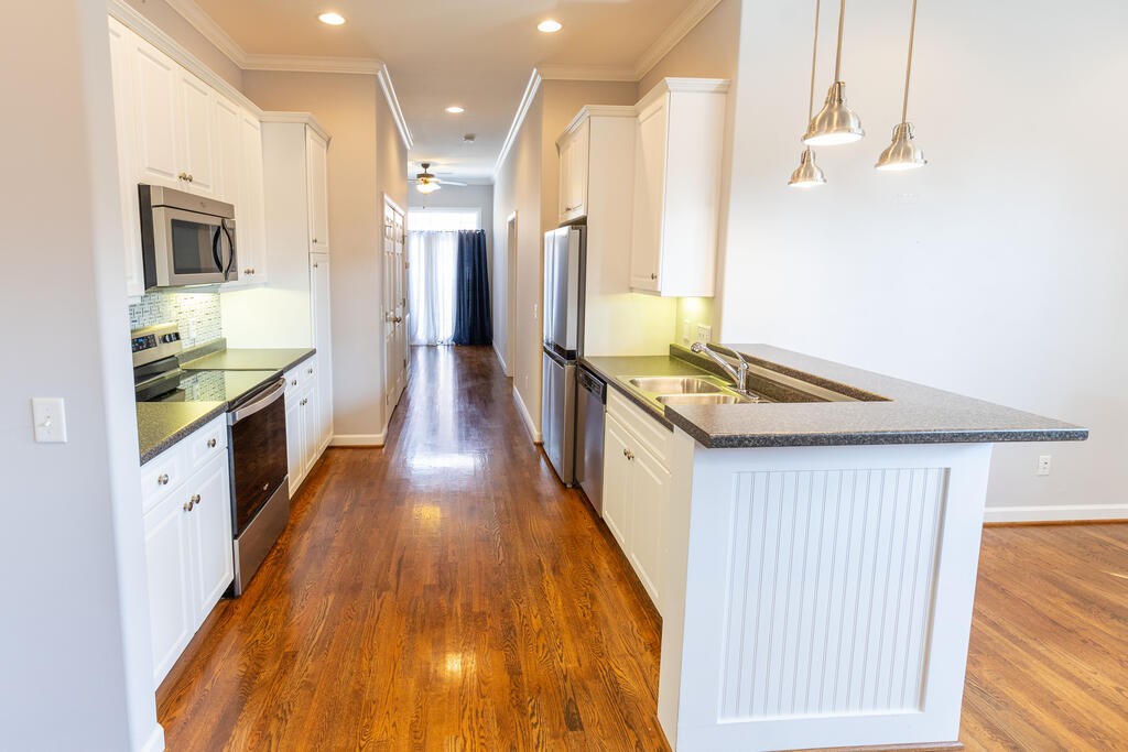 193 Saint James, W Property Photo 9