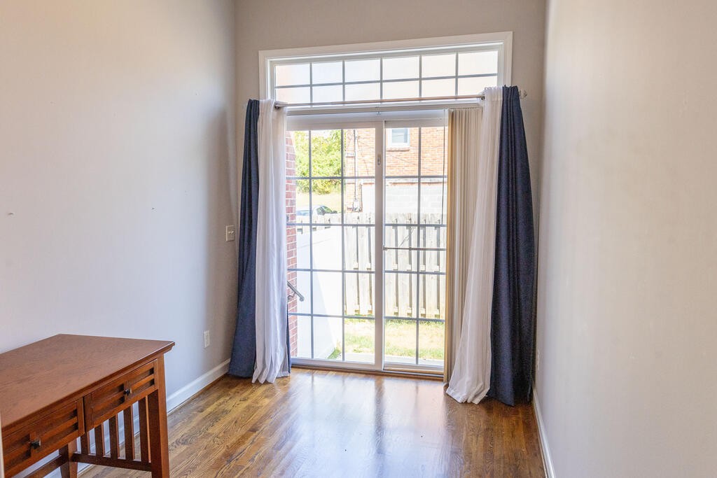 193 Saint James, W Property Photo 10