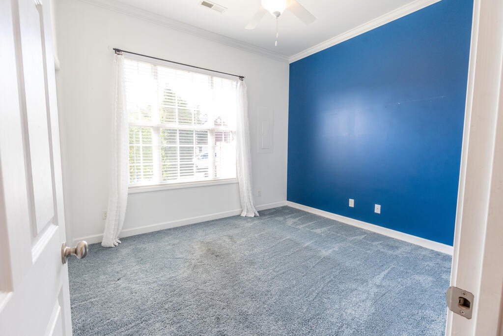 193 Saint James, W Property Photo 13