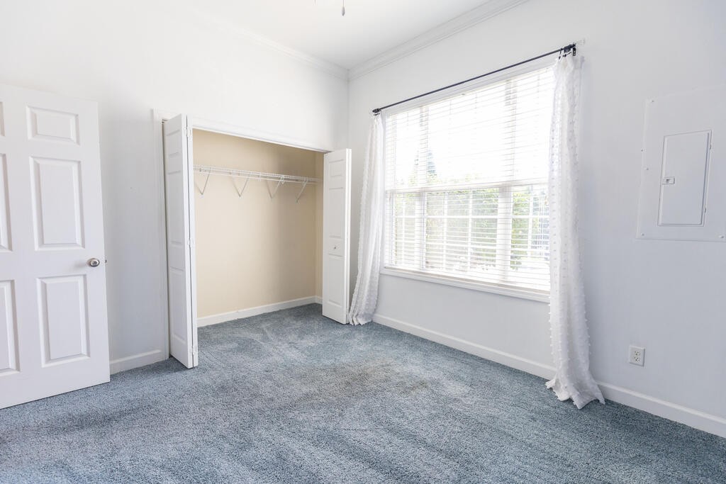 193 Saint James, W Property Photo 14