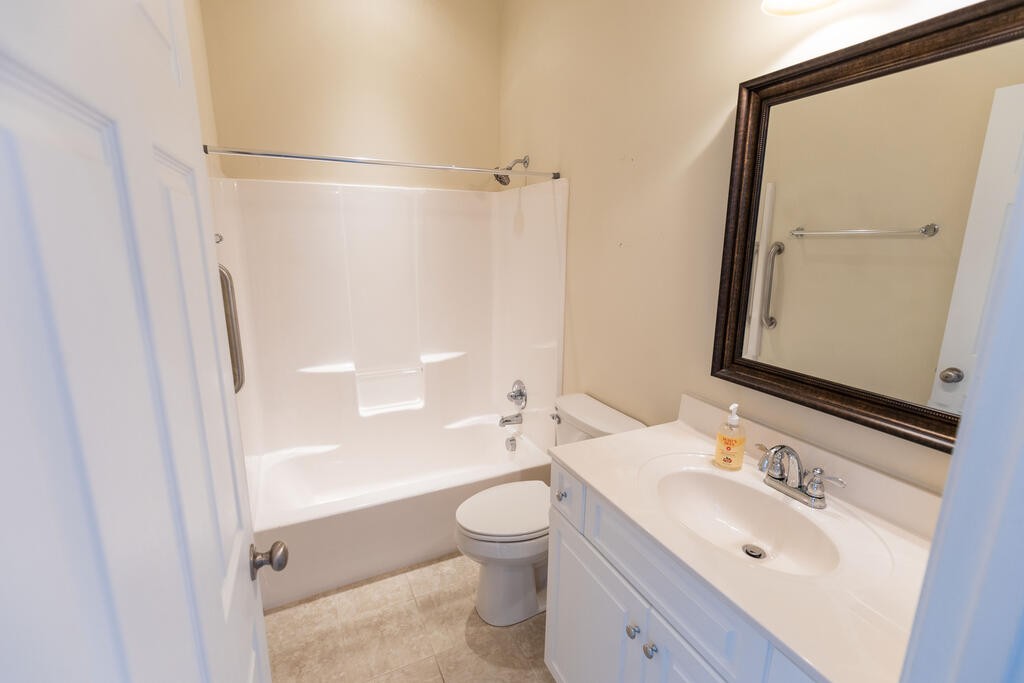 193 Saint James, W Property Photo 15