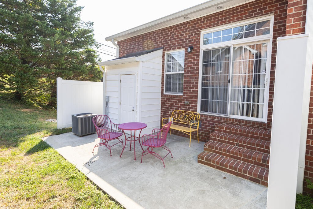 193 Saint James, W Property Photo 19