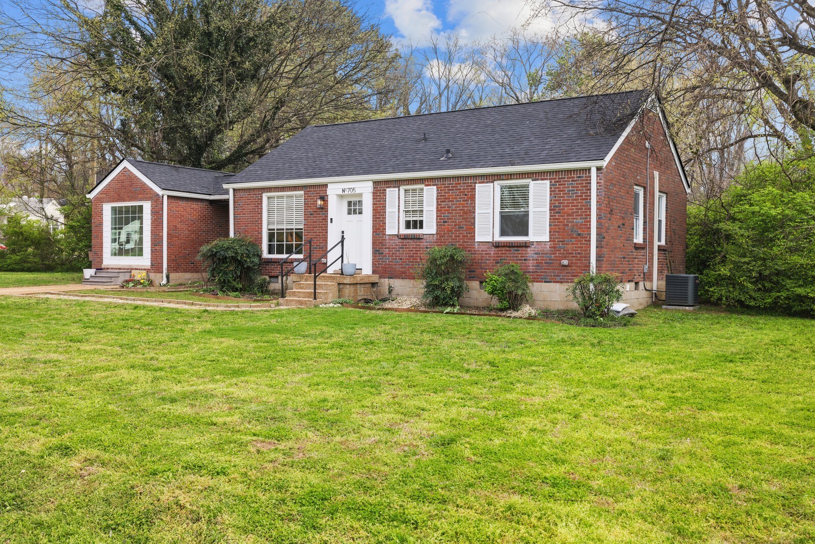 705 Drummond Dr Property Photo 1