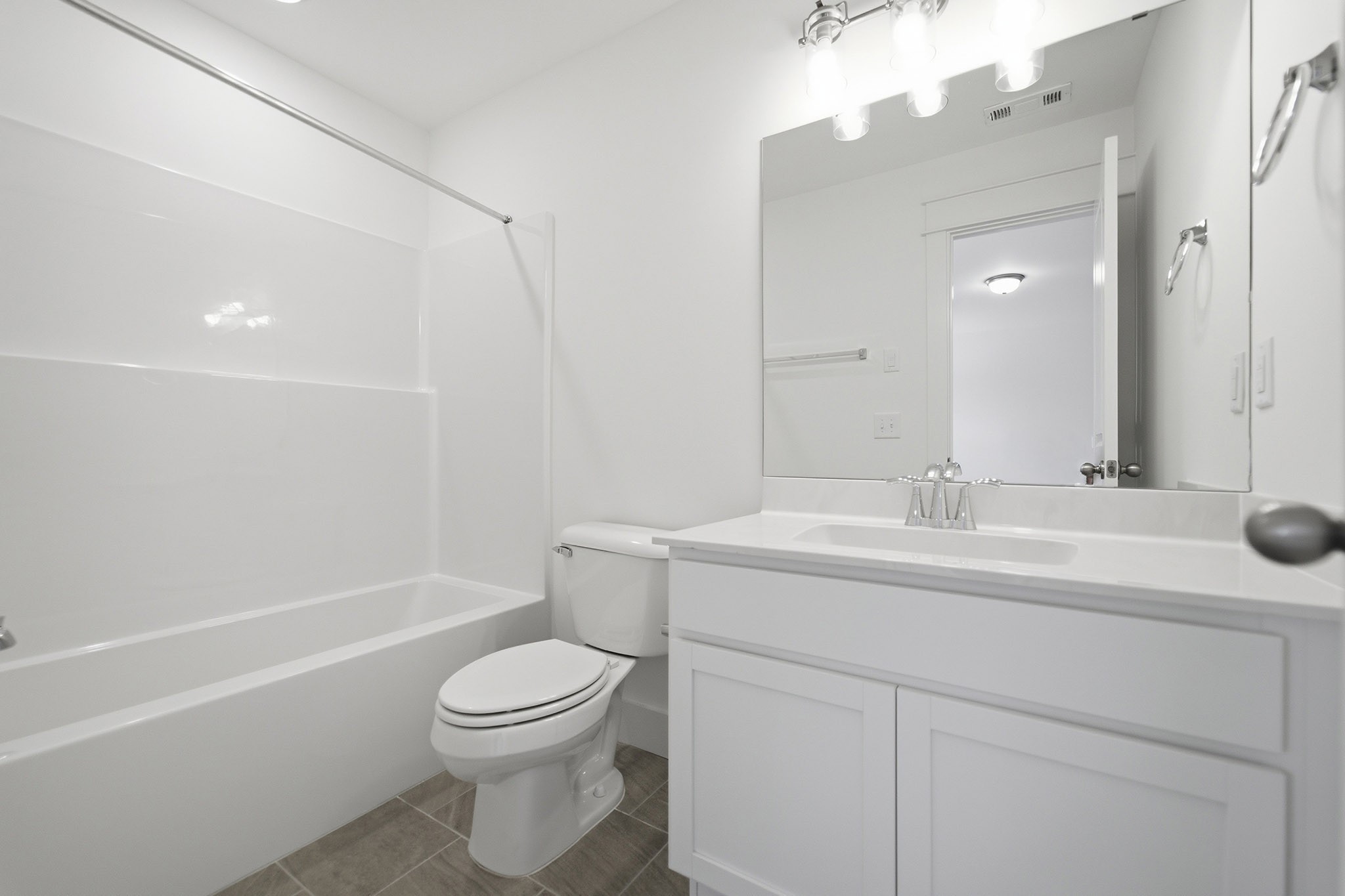 7270 Fairlawn Dr Property Photo 28