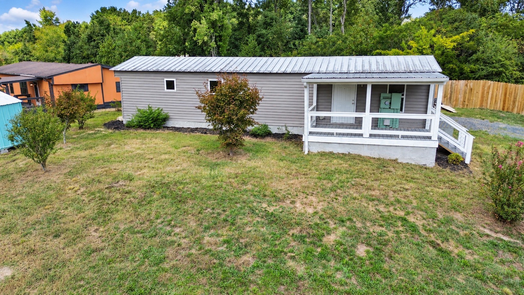 1301 Dockery Ln, Se Property Photo 1