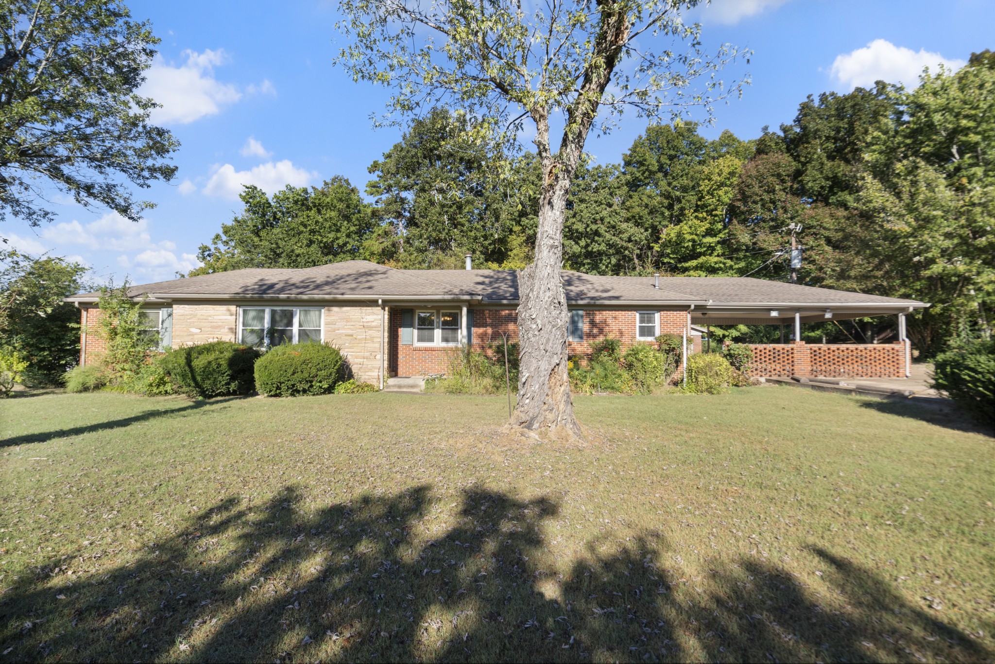 1429 Highway 100 Property Photo 1