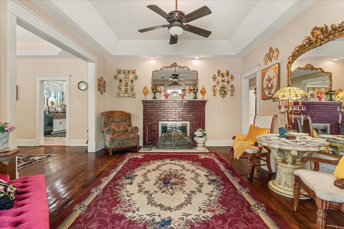 719 College St, N Property Photo 12