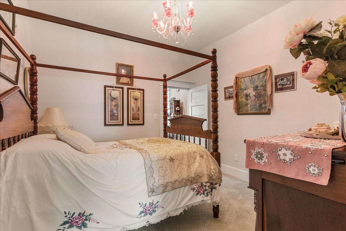 719 College St, N Property Photo 21