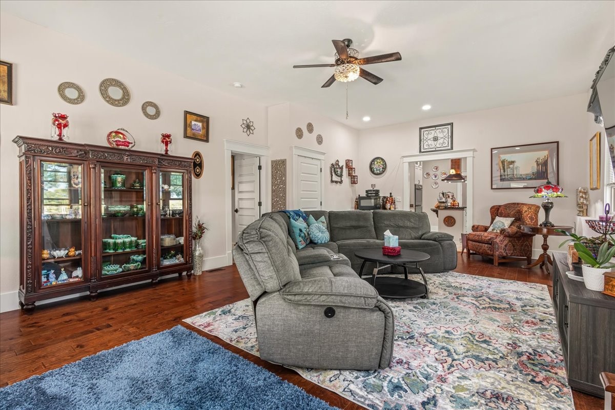 719 College St, N Property Photo 31