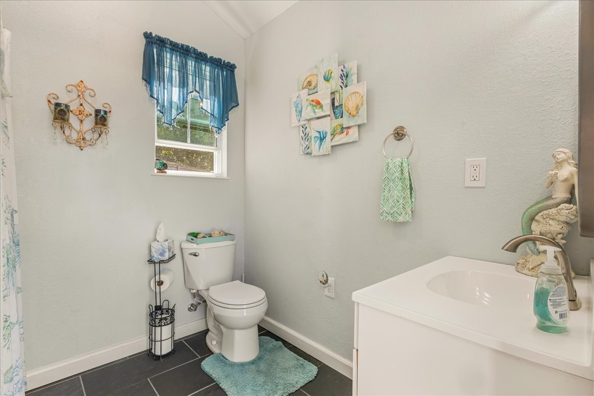 719 College St, N Property Photo 42