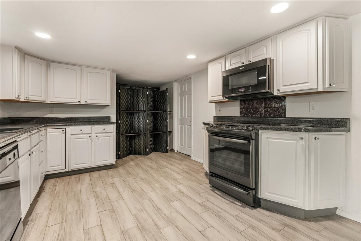719 College St, N Property Photo 46