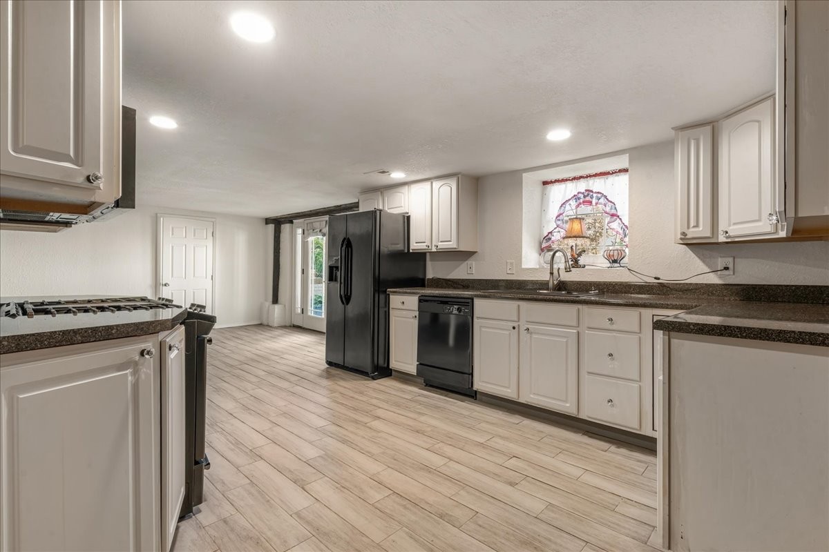 719 College St, N Property Photo 47