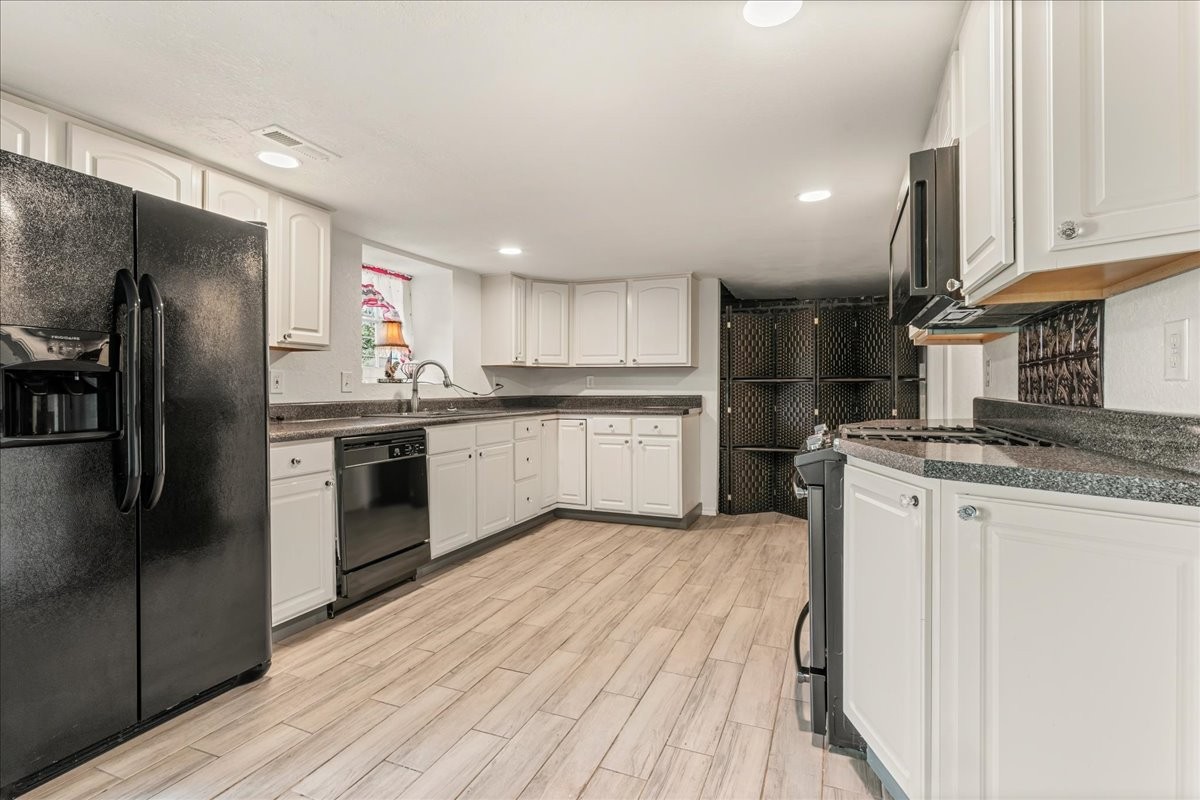 719 College St, N Property Photo 49