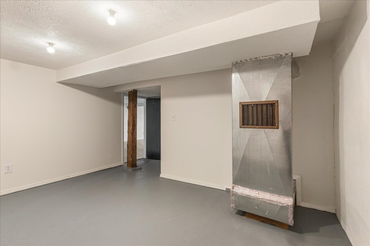 719 College St, N Property Photo 52