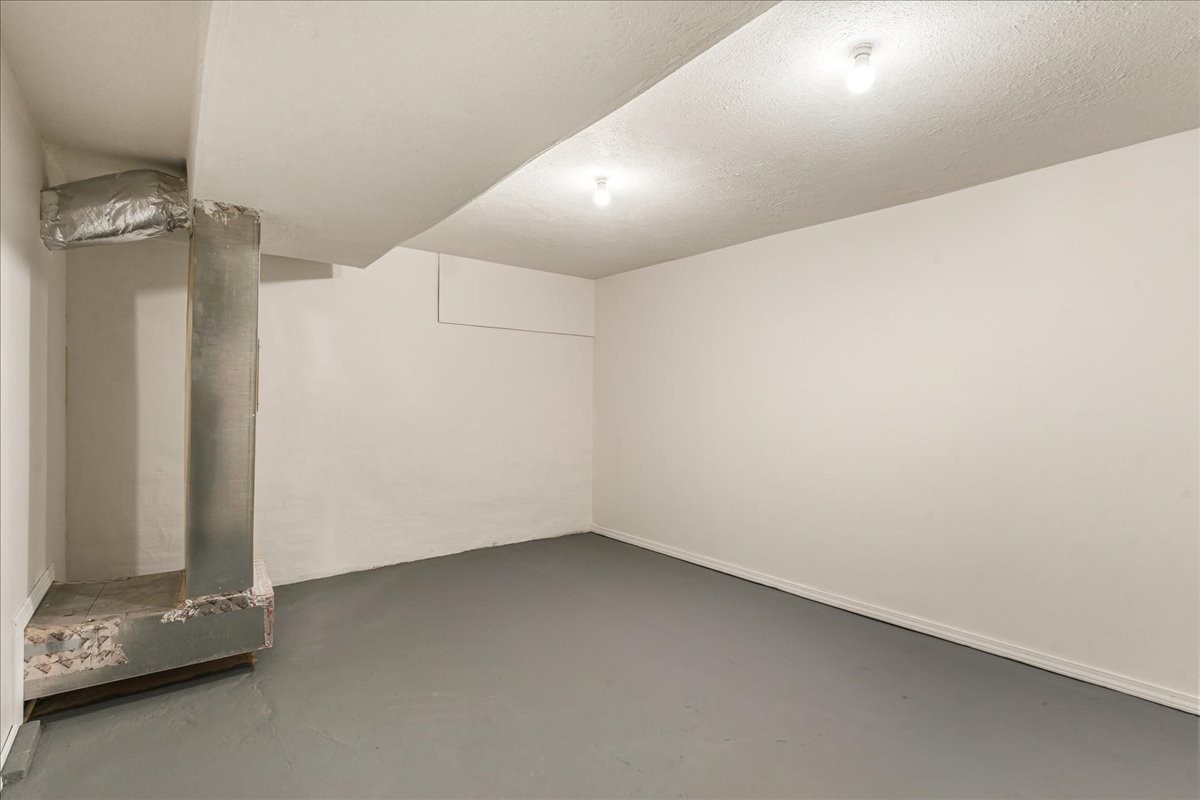 719 College St, N Property Photo 53
