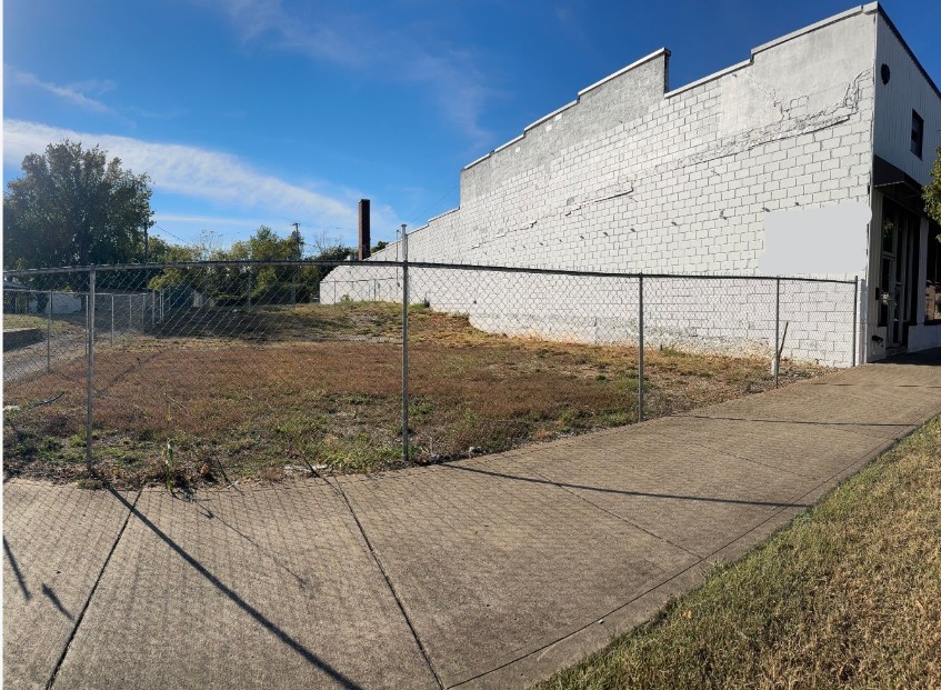 815 S Main St Property Photo 2