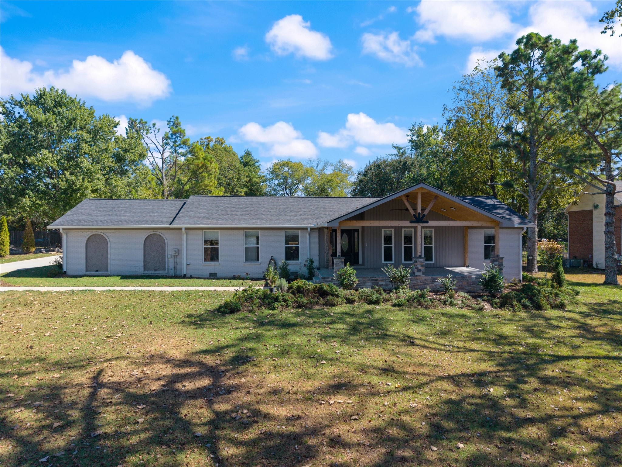 1037 S Brookside Dr Property Photo 1