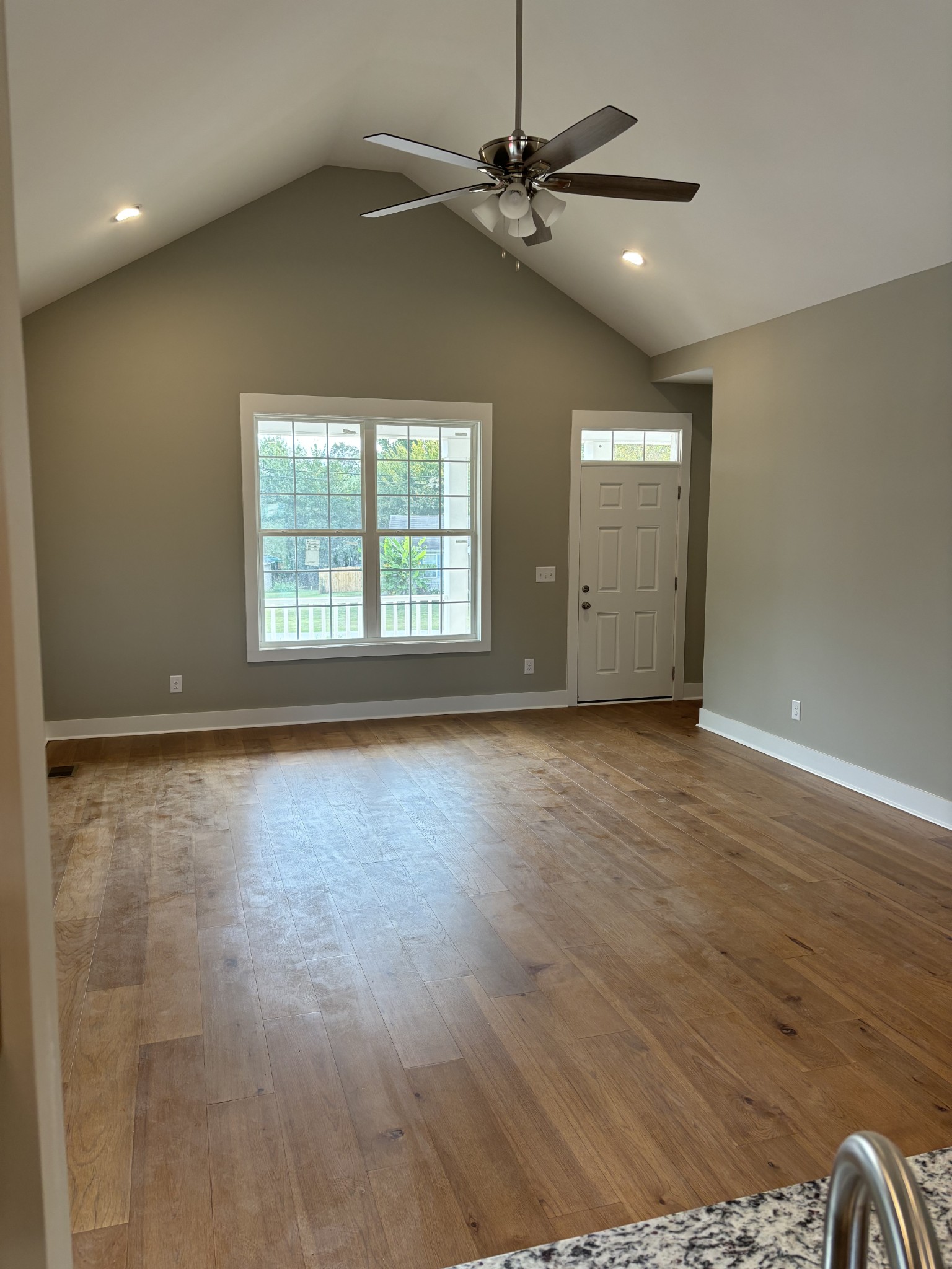 394 N Harris Rd Property Photo 6