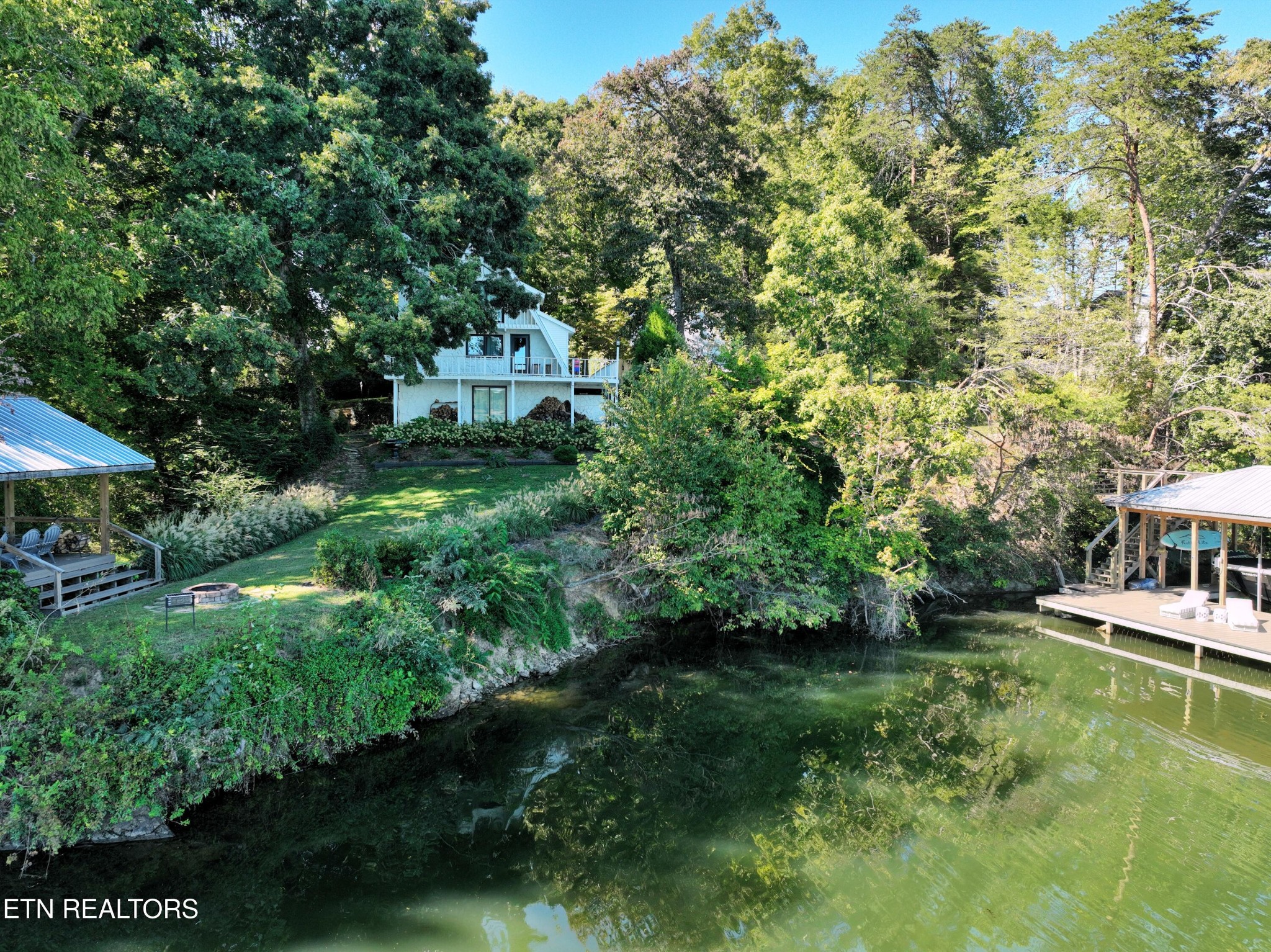 211 Dabbs Drive Property Photo 2