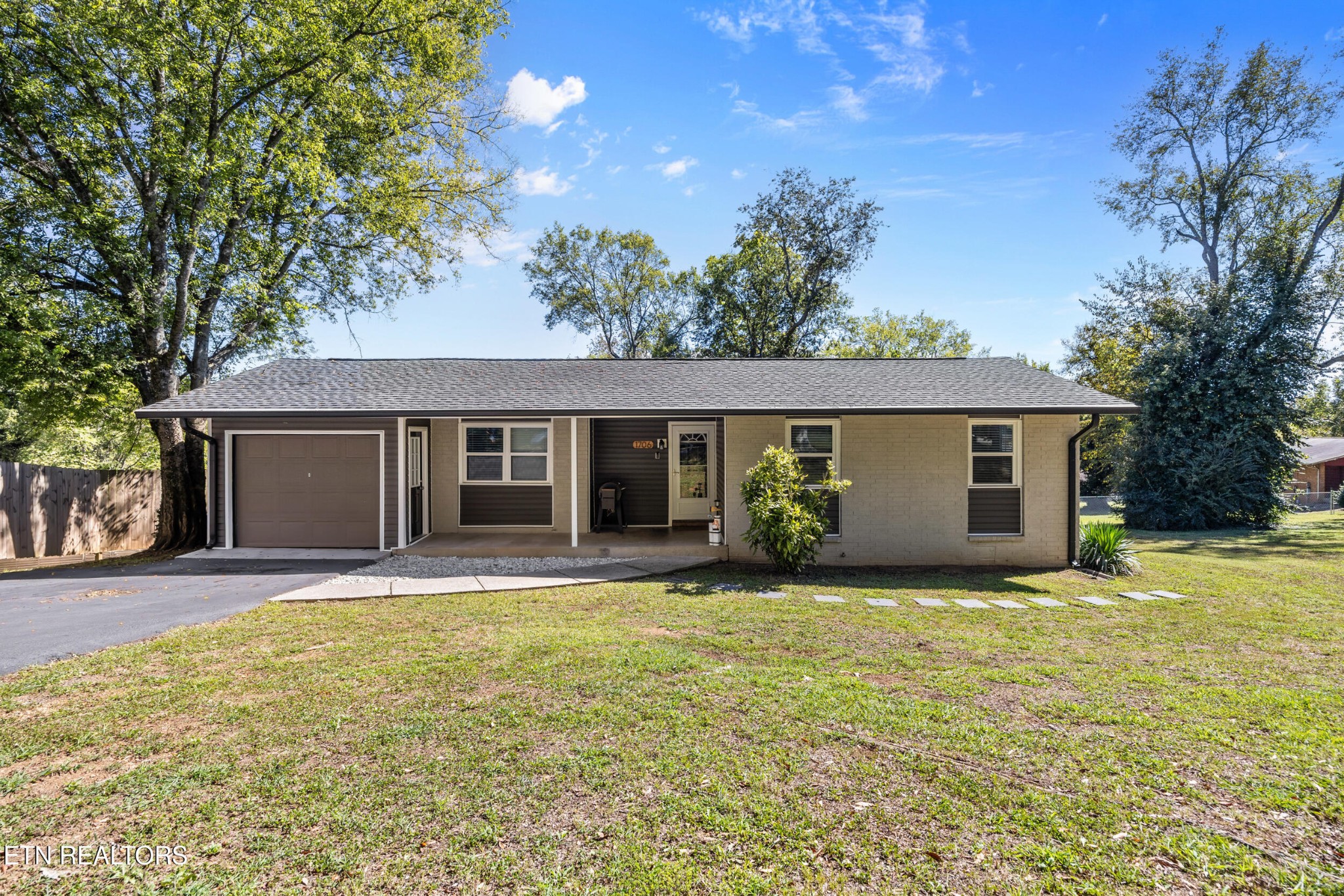1706 Hazen St Property Photo 1