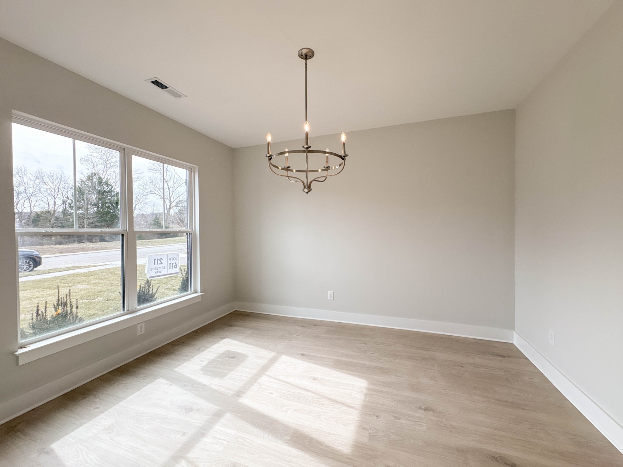 211 Settlers Way Property Photo 13