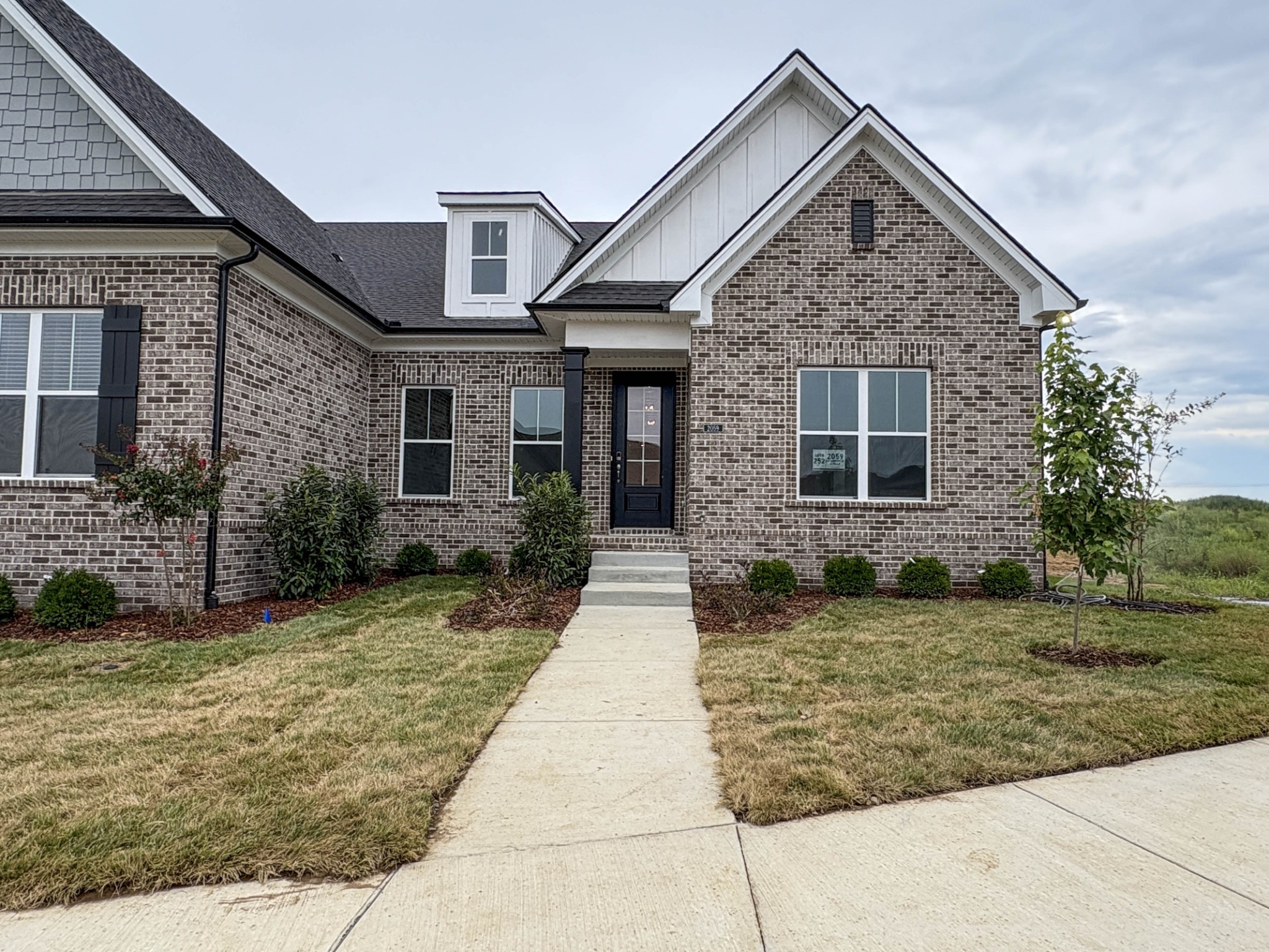 2059 Horseshoe Cir Property Photo 1