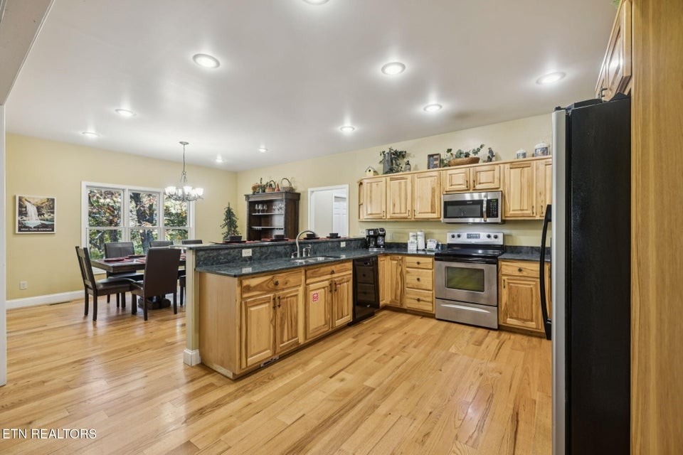 3715 Cinnamon Way Property Photo 15