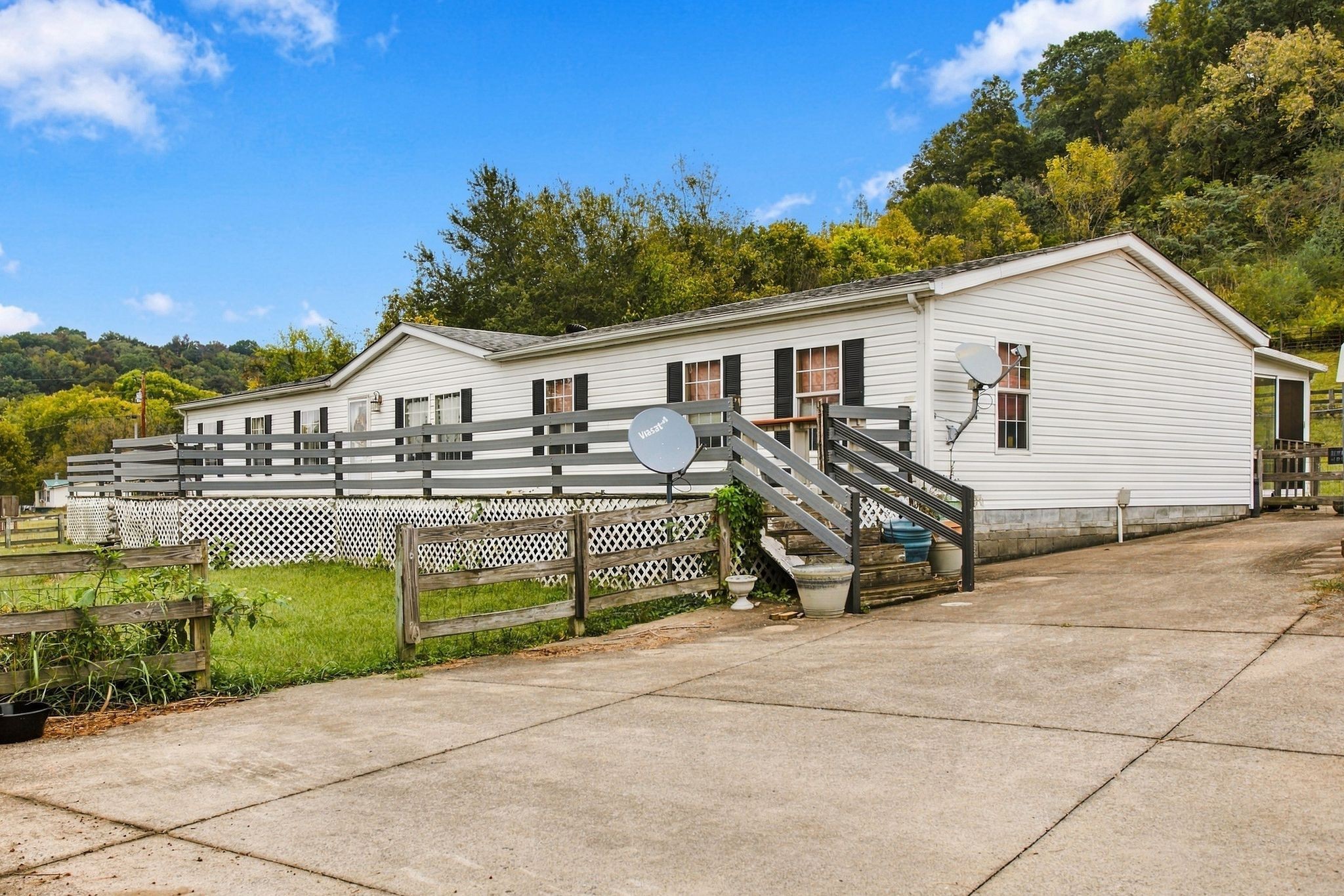 8639 King Hollow Road Property Photo 4