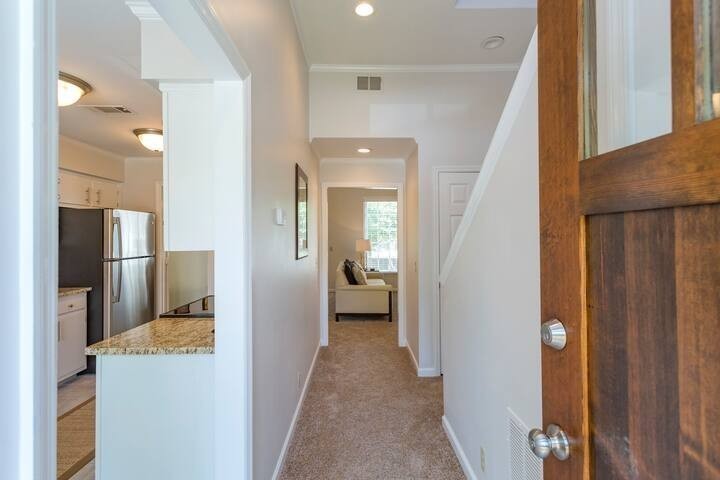 2601 Blakemore Ave Property Photo 4