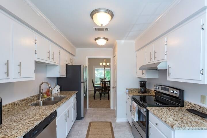 2601 Blakemore Ave Property Photo 7