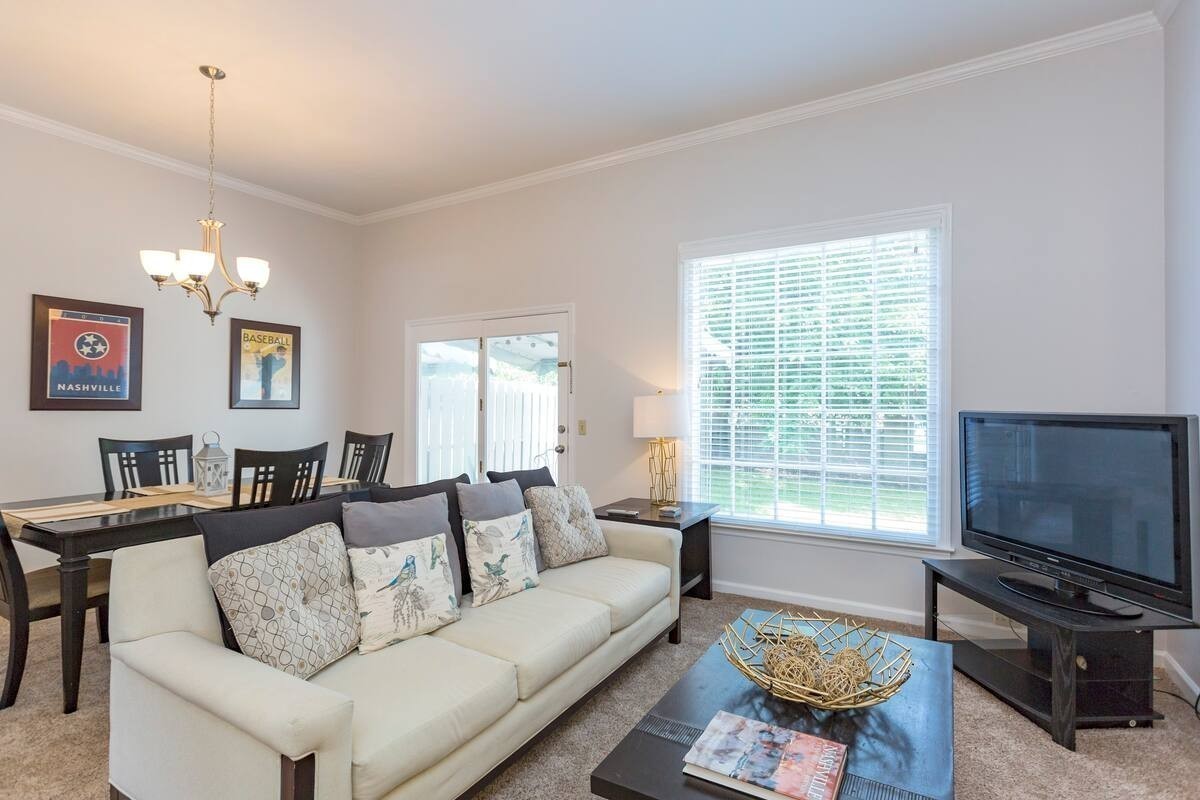 2601 Blakemore Ave Property Photo 12