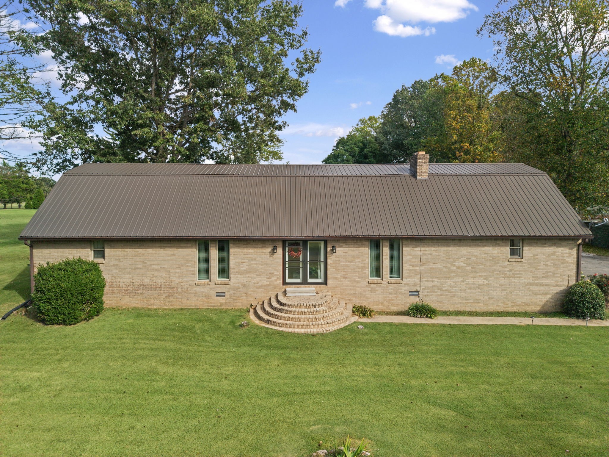 385 Crutchfield Ln Property Photo 1