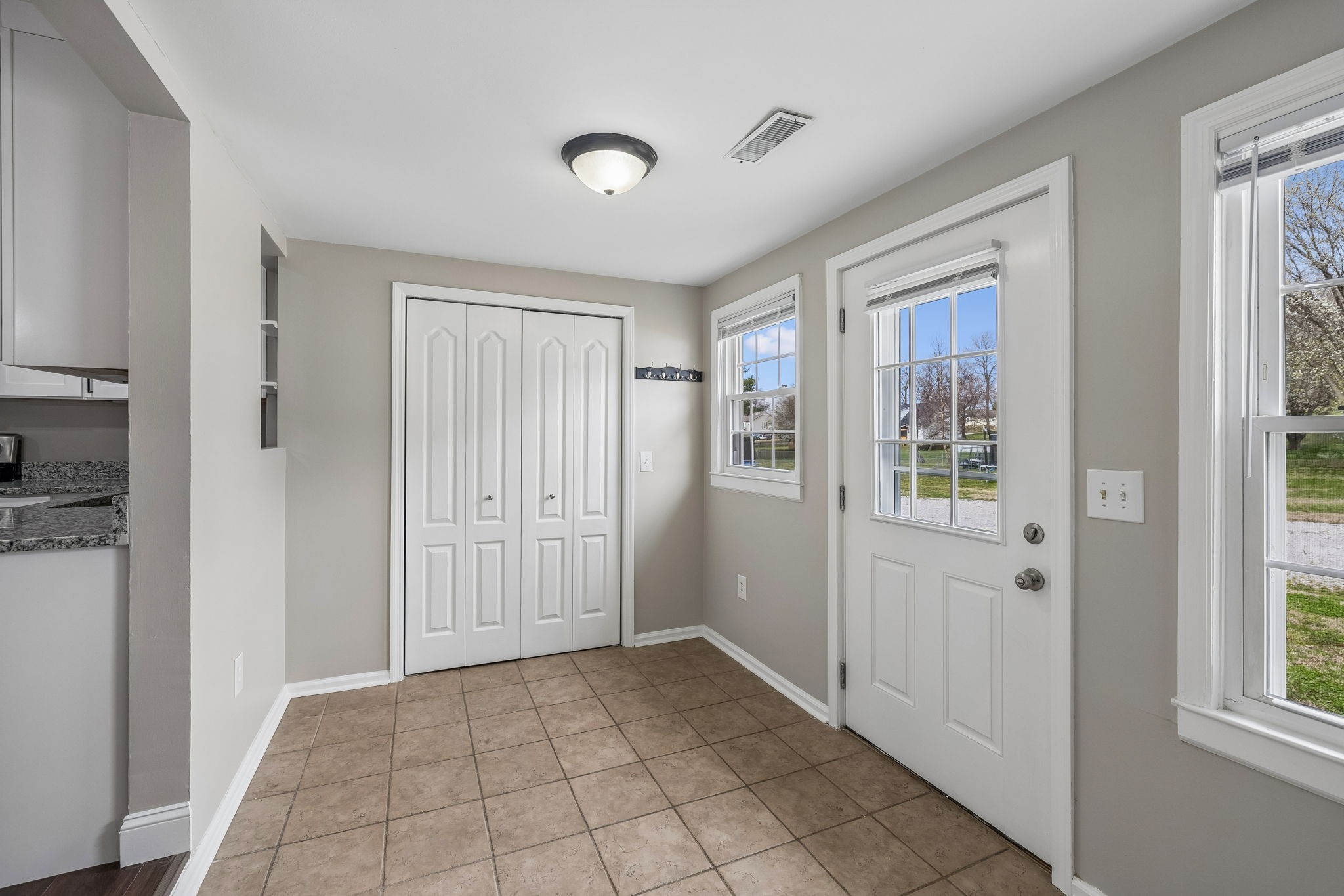 3971 Cantebury Dr Property Photo 43