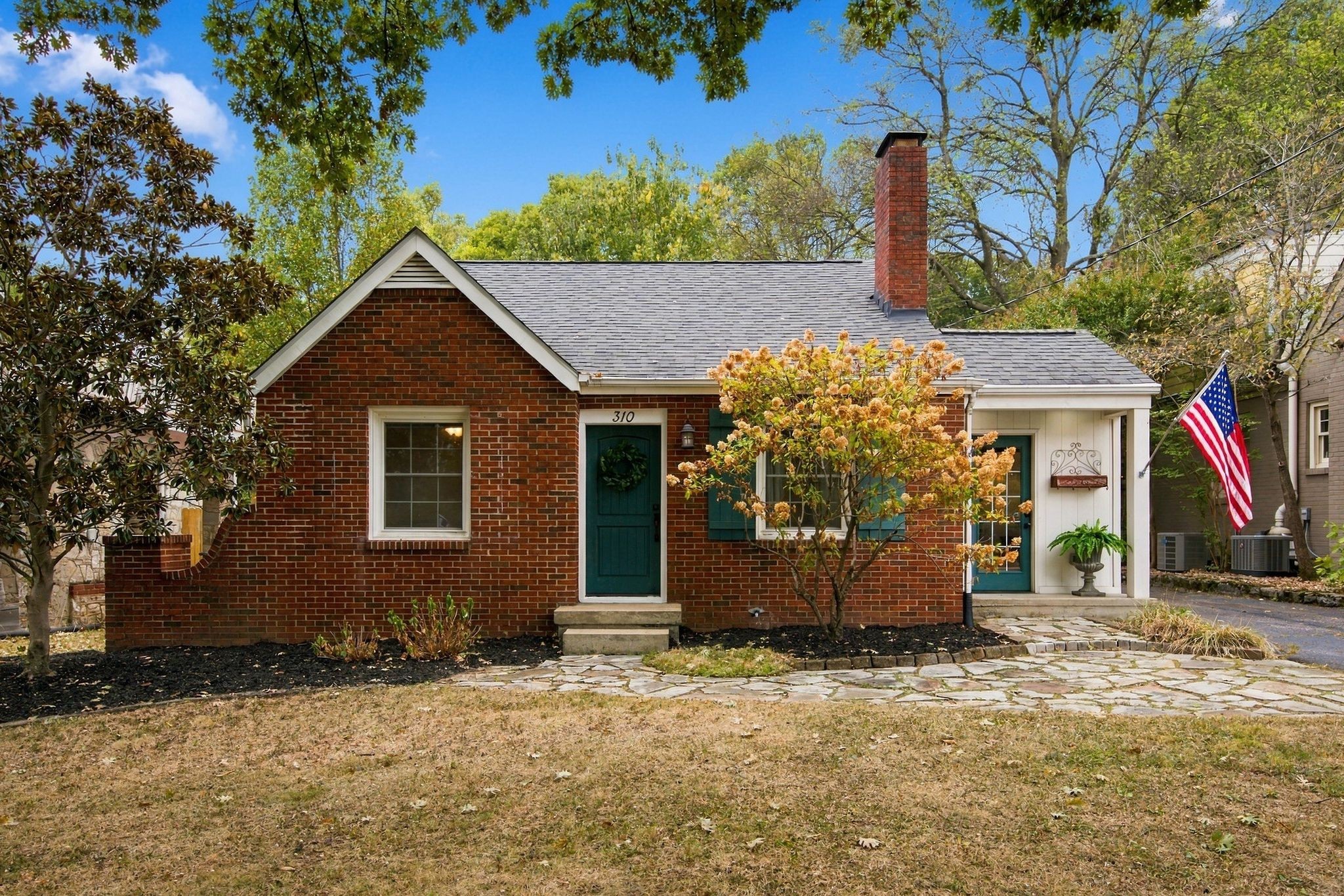 310 Battle Ave Property Photo 1