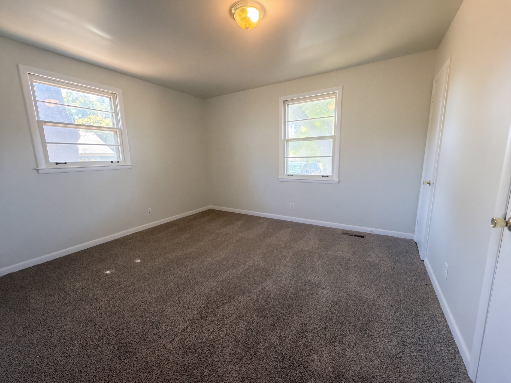 561 Augusta Dr Property Photo 4