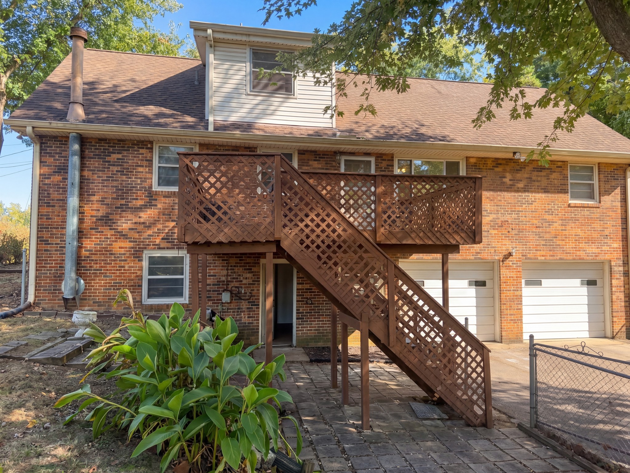 561 Augusta Dr Property Photo 5