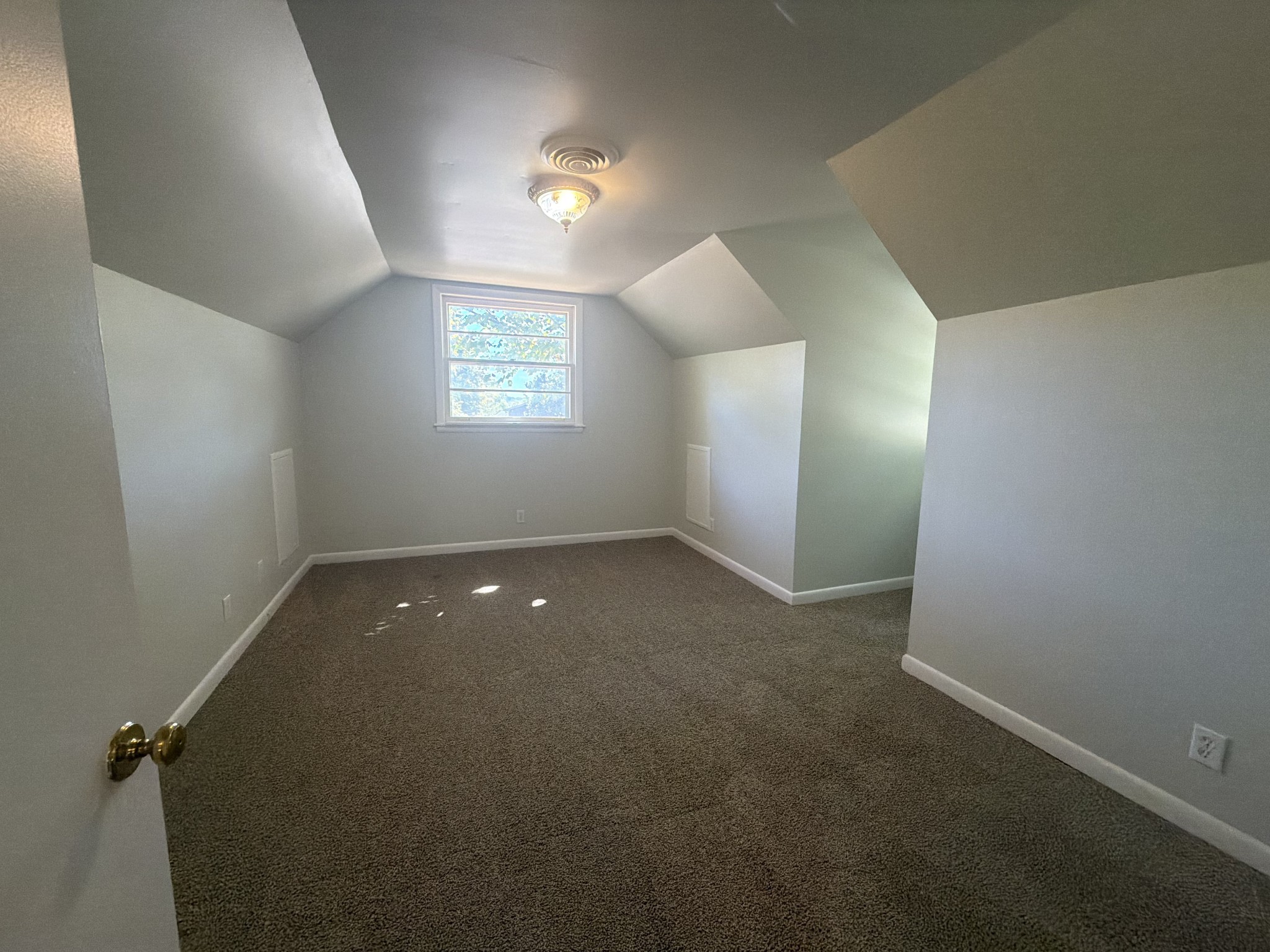 561 Augusta Dr Property Photo 10